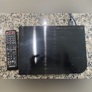 Samsung Blue Tay DVD 1080p Player with Remote